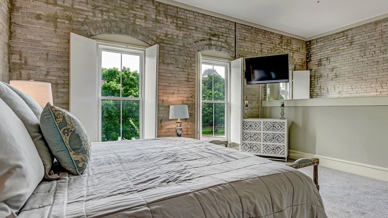 Photo of Bedroom in Historic District - North
