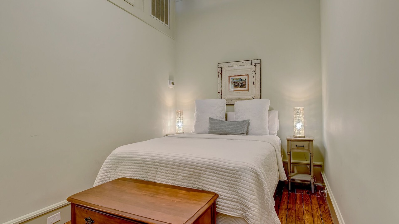 Photo of Bedroom in Historic District - North
