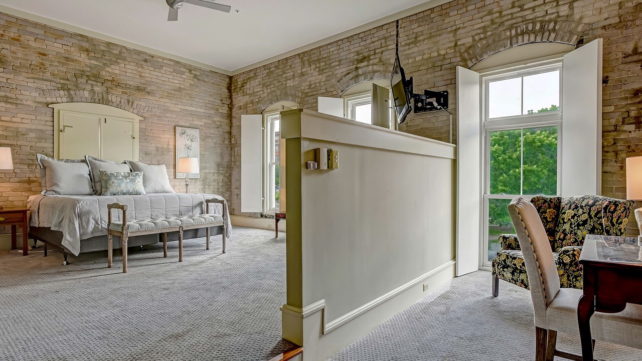 Photo of Bedroom in Historic District - North