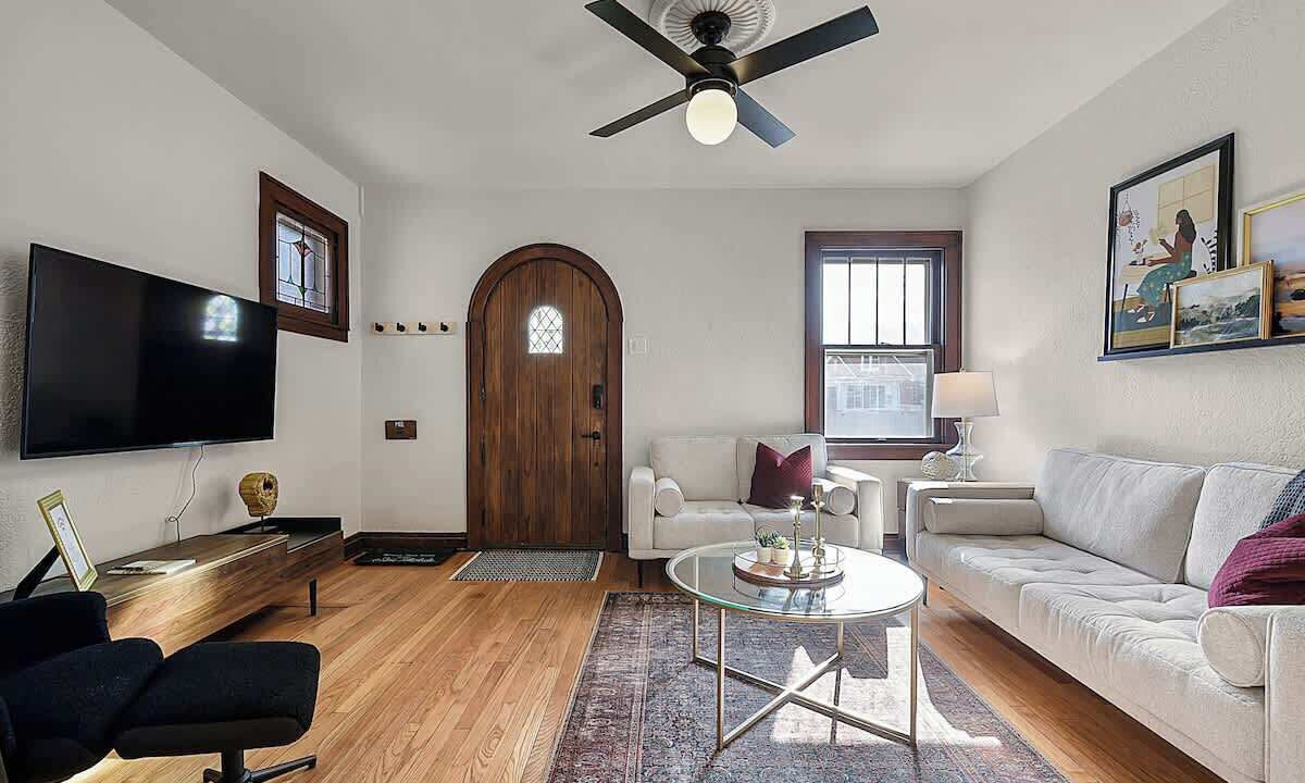 Photo of Livingroom in St. Charles Historic District