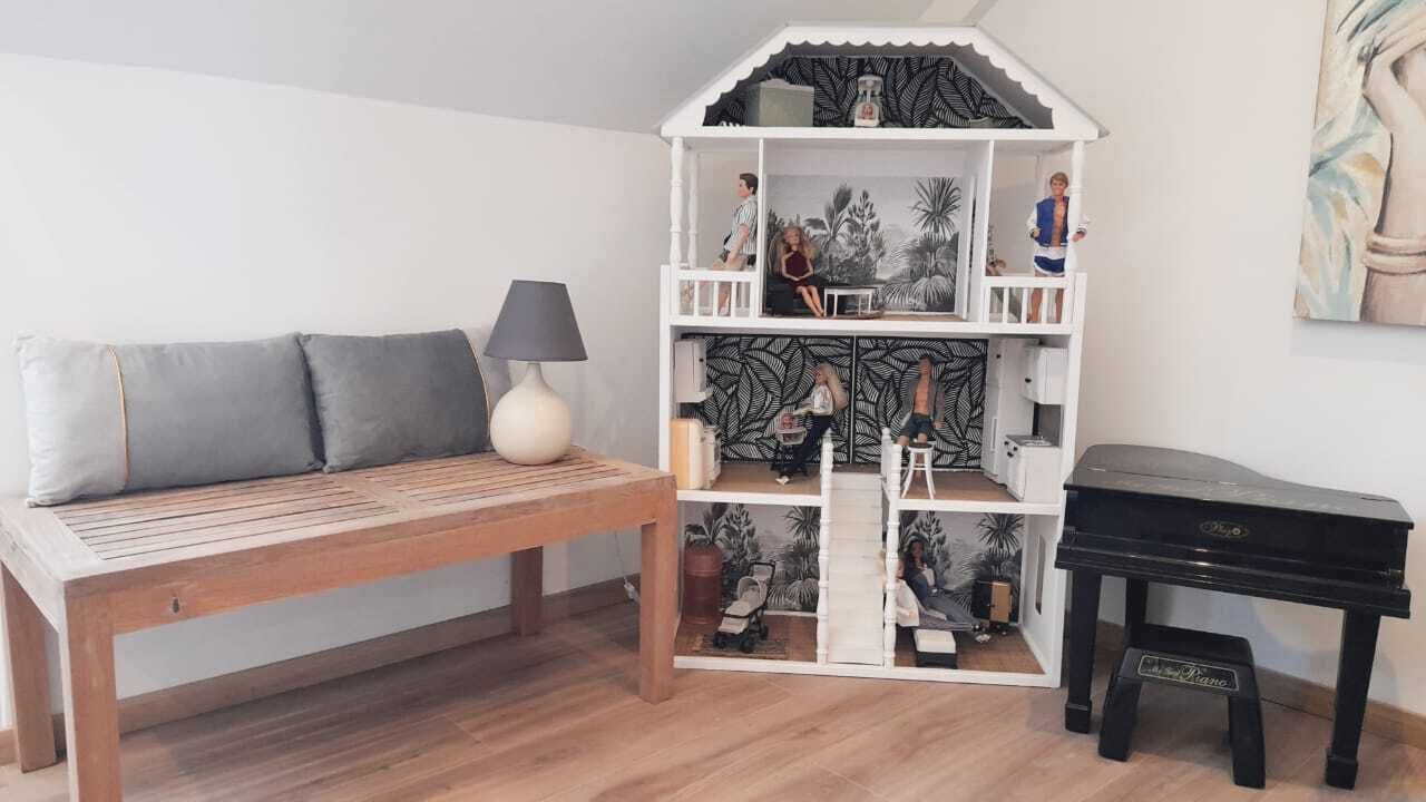 Photo of Others in Cul de Sac