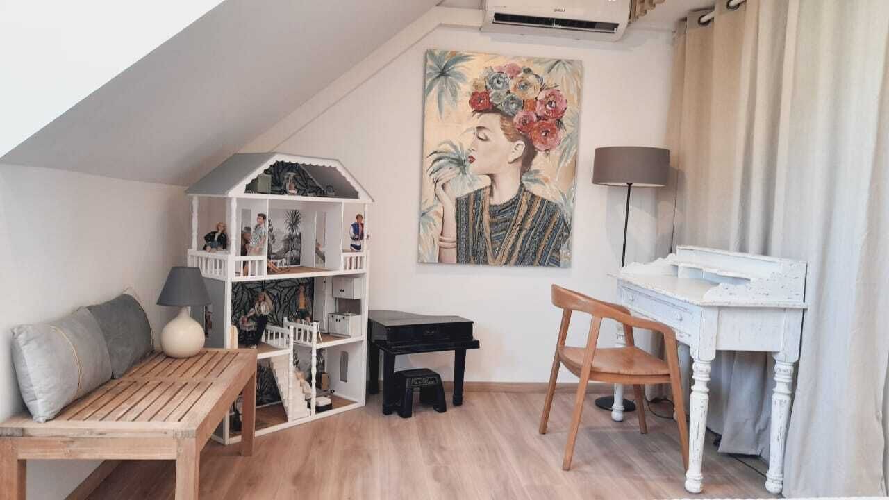 Photo of Others in Cul de Sac