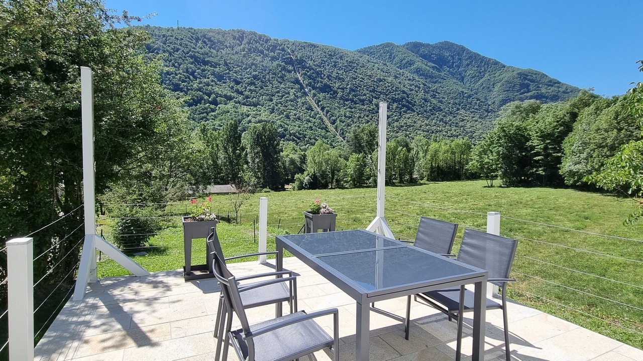 Photo of Outdoor in Larcat