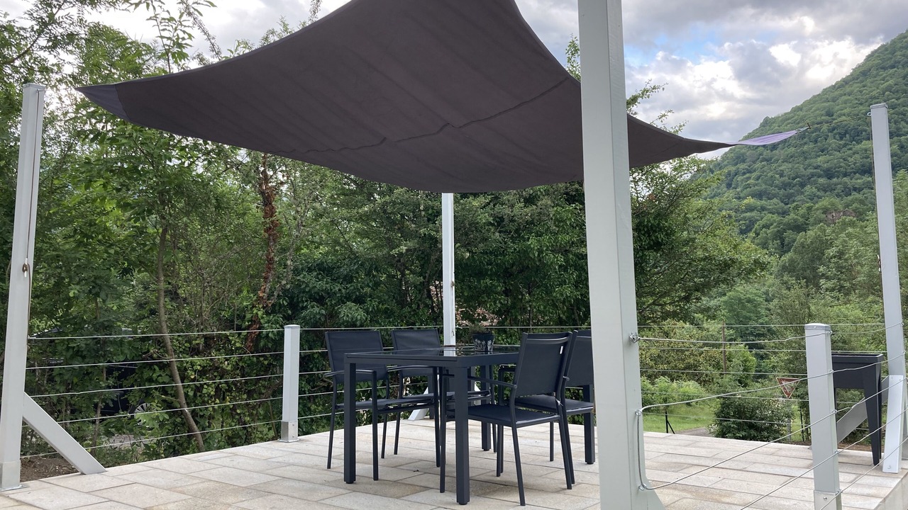 Photo of Outdoor in Larcat
