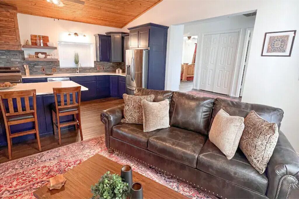 Photo of Livingroom in Sulphur