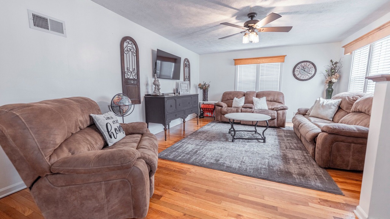 Photo of Livingroom in Lindsborg