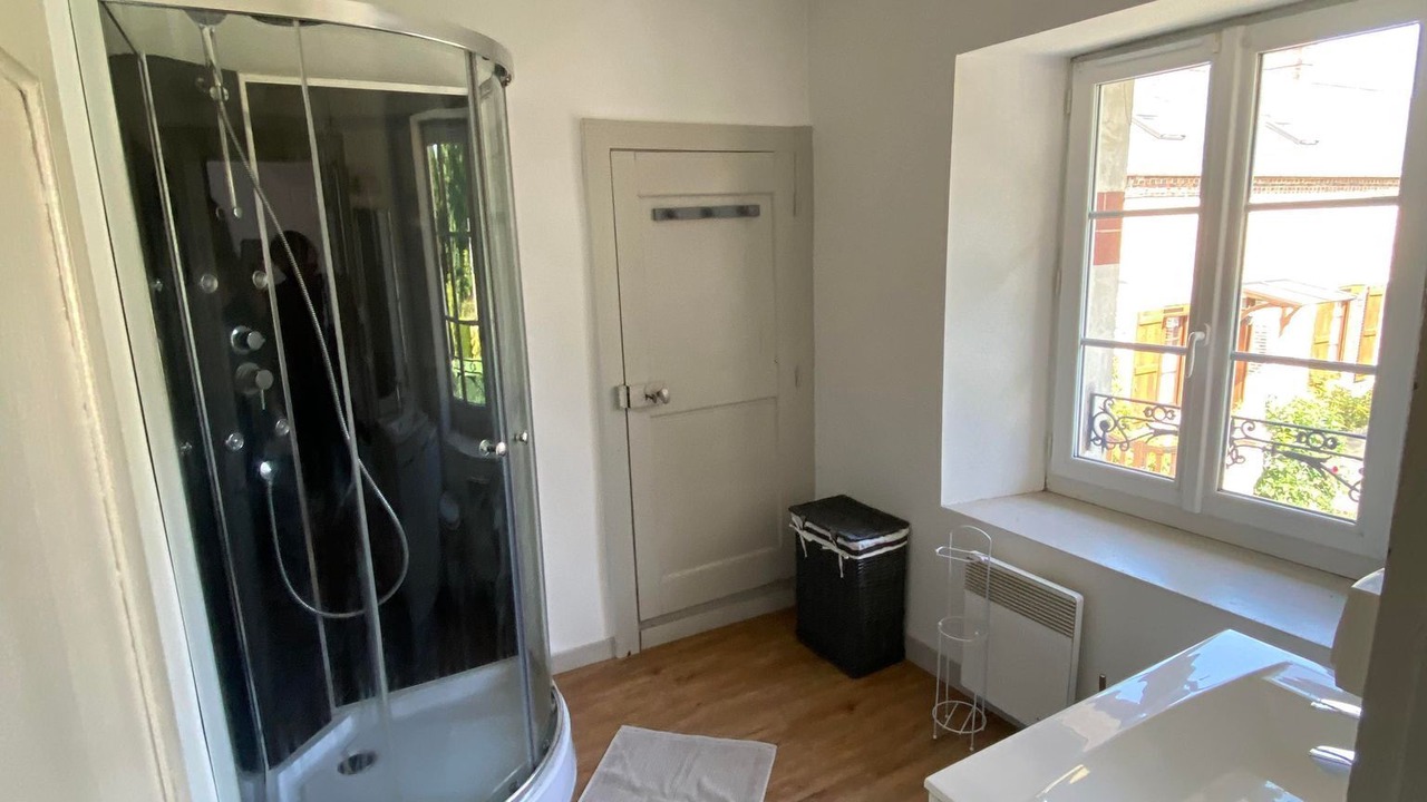 Photo of Bathroom in Sainte-Scolasse-sur-Sarthe