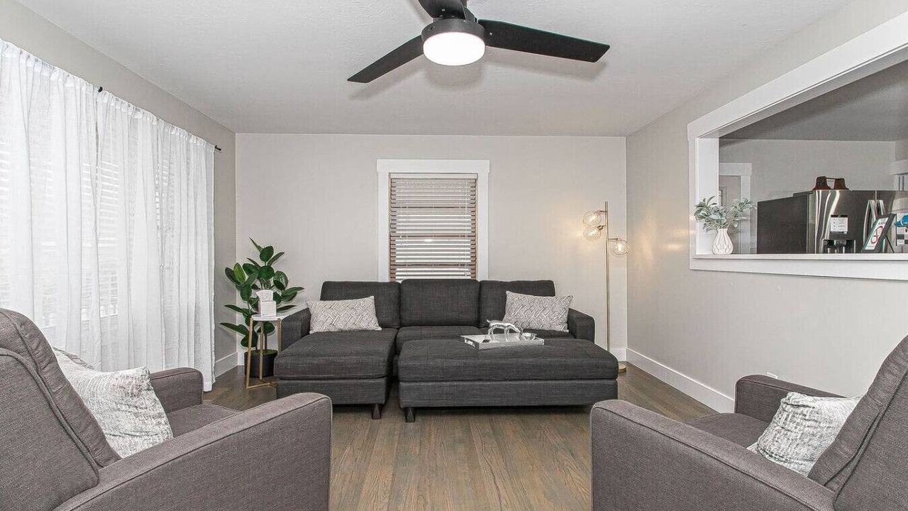 Photo of Livingroom in Ashley Oaks
