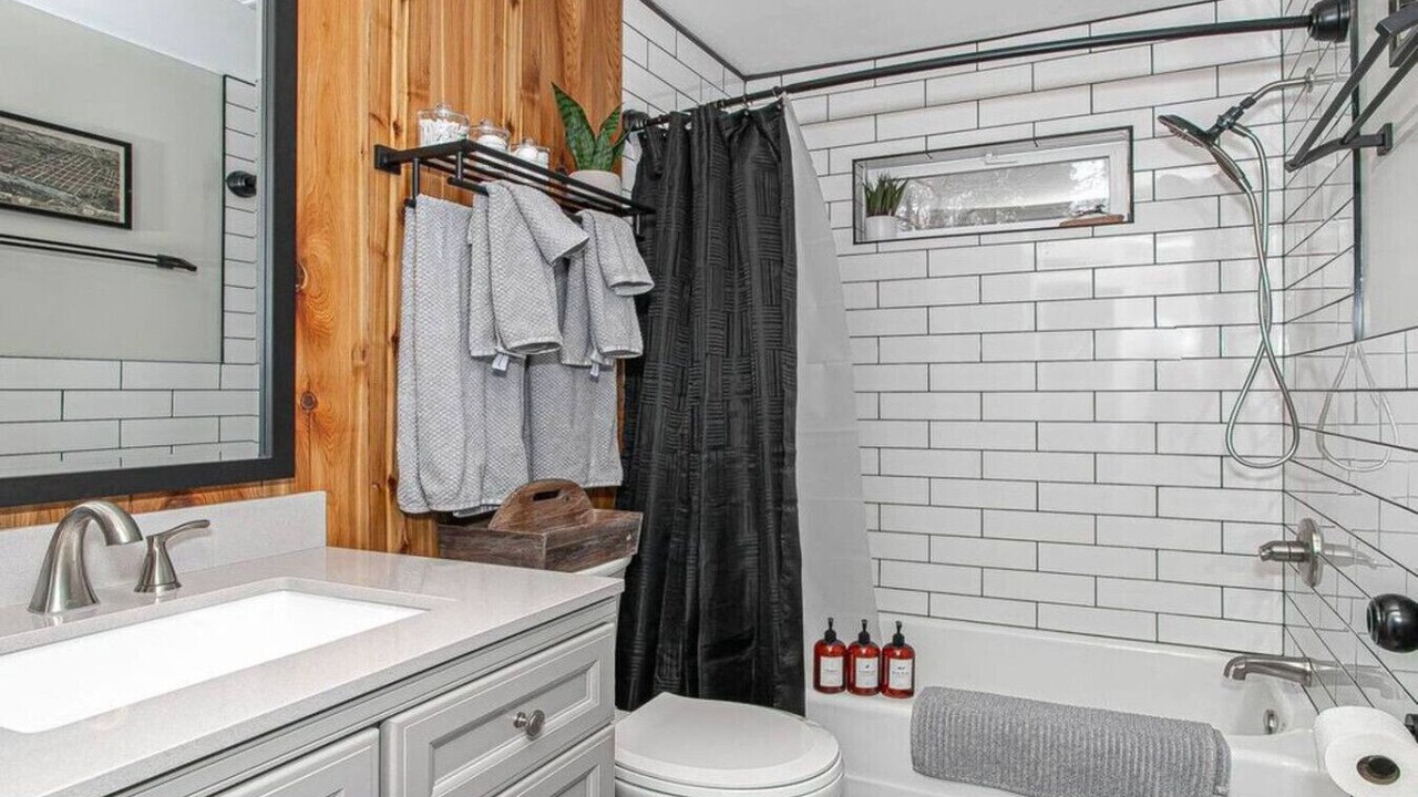 Photo of Bathroom in Ashley Oaks