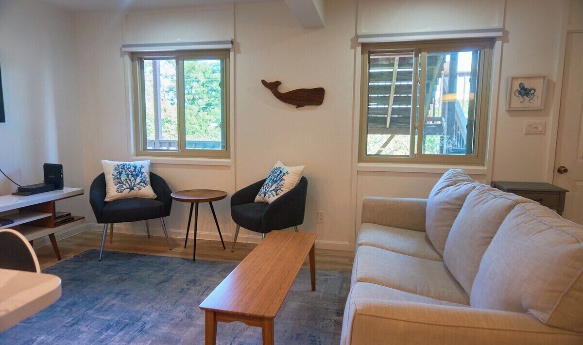 Photo of Livingroom in Caine Woods