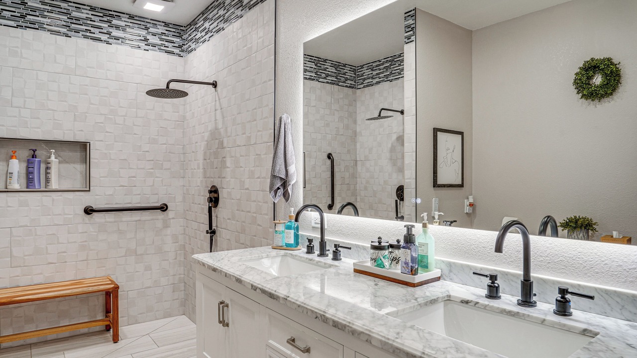 Photo of Bathroom in Discovery Bay