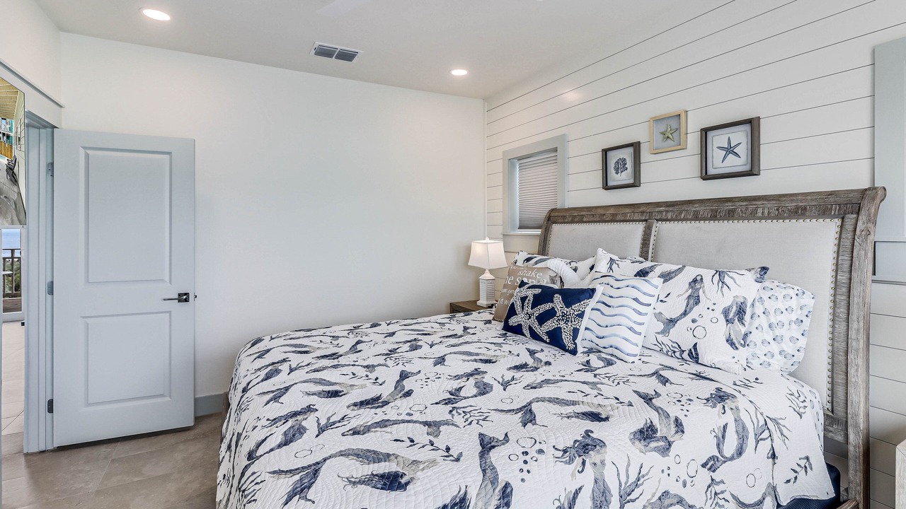 Photo of Bedroom in Sand Point