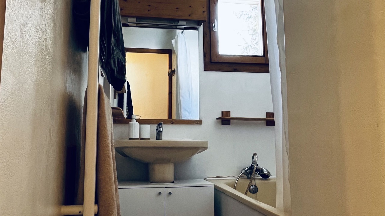 Photo of Bathroom in Demi-Quartier