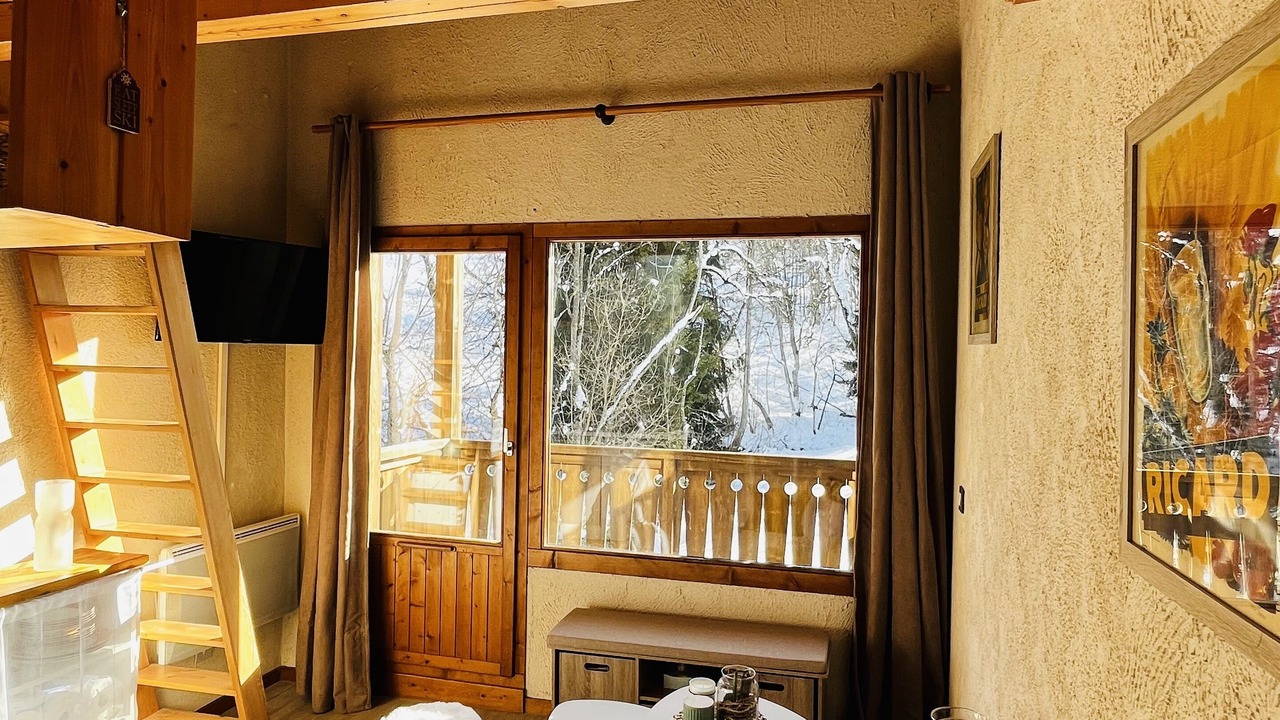 Photo of Others in Demi-Quartier