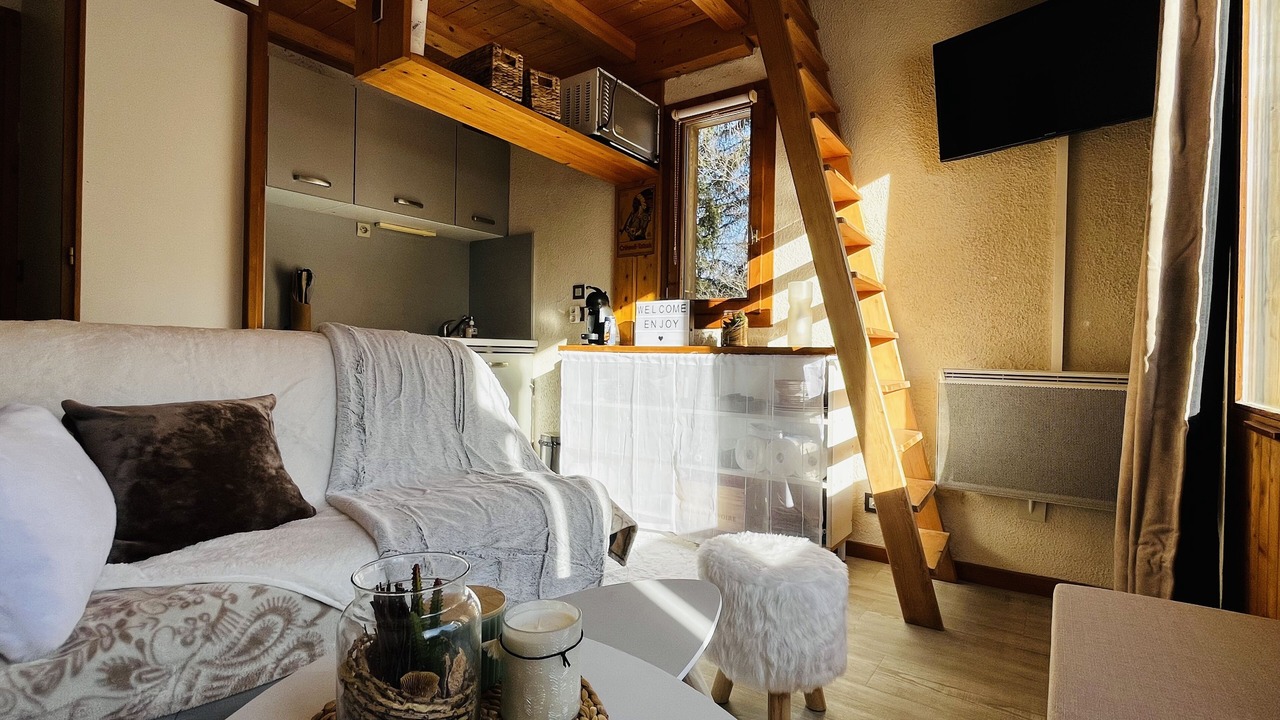 Photo of Livingroom in Demi-Quartier