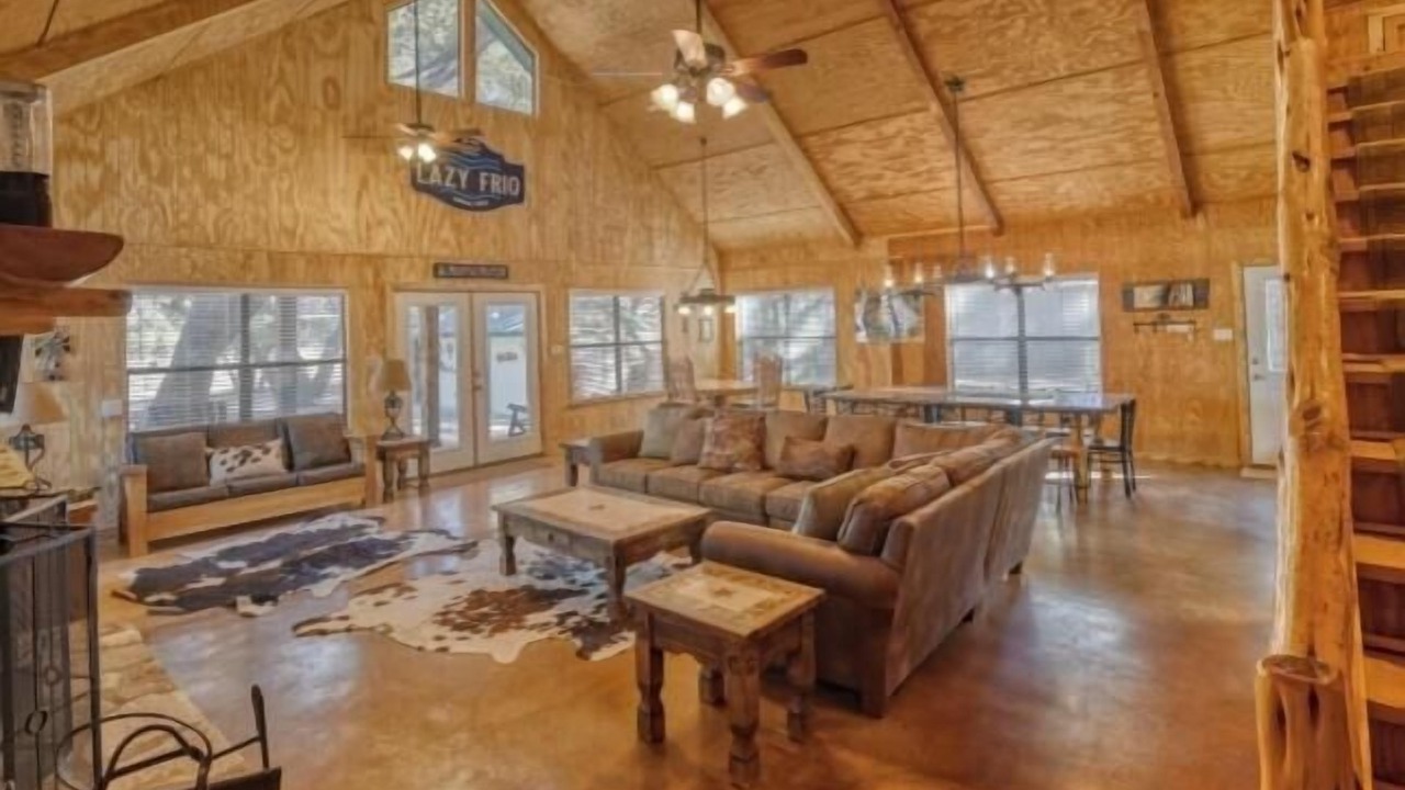 Photo of Livingroom in Concan