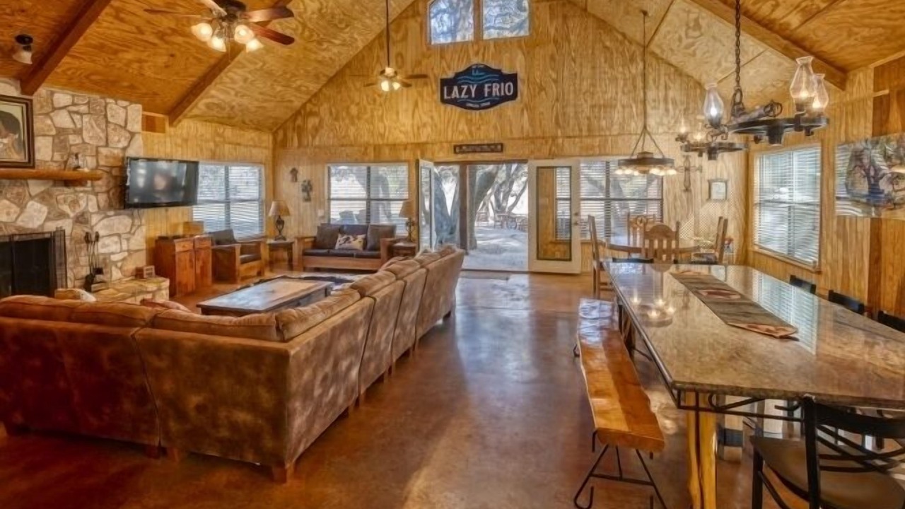 Photo of Livingroom in Concan