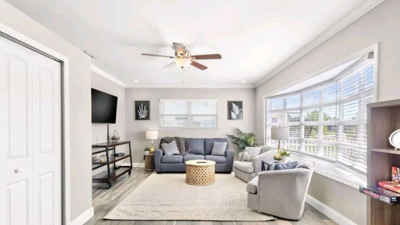 Photo of Livingroom in Apollo Beach