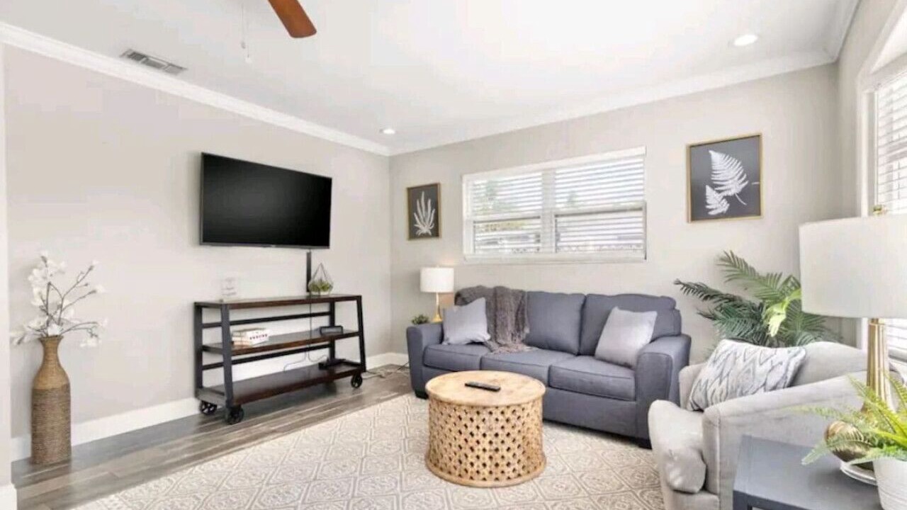 Photo of Livingroom in Apollo Beach