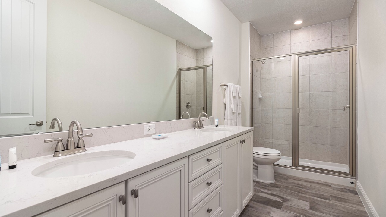 Photo of Bathroom in Bay Lake