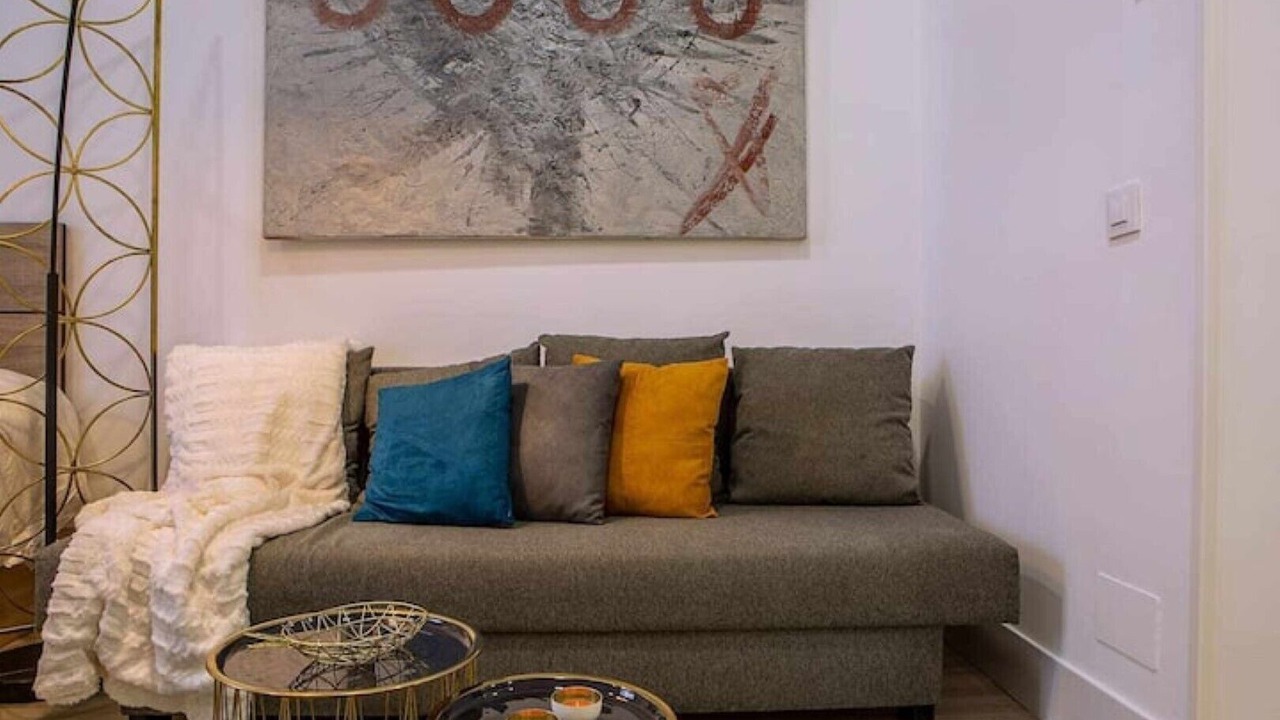 Photo of Livingroom in Golden Triangle of Art