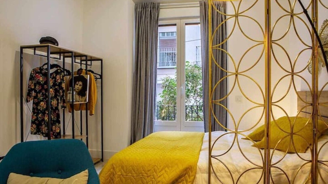 Photo of Bedroom in Golden Triangle of Art