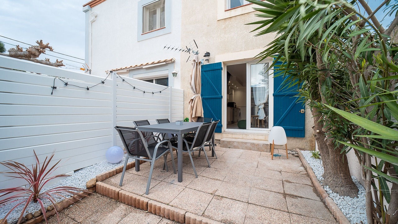 Photo of Outdoor in La Jetee