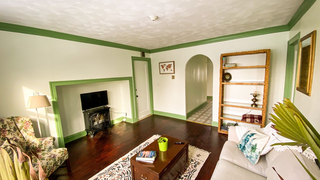 Photo of Livingroom in Norwood Park East