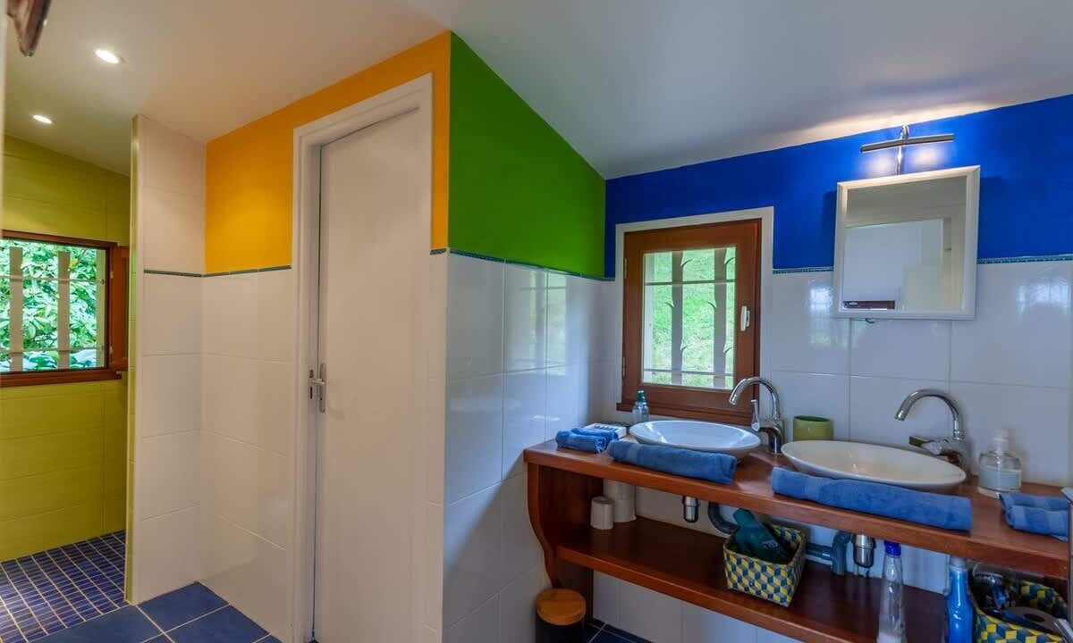 Photo of Bathroom in Manneville-la-Raoult