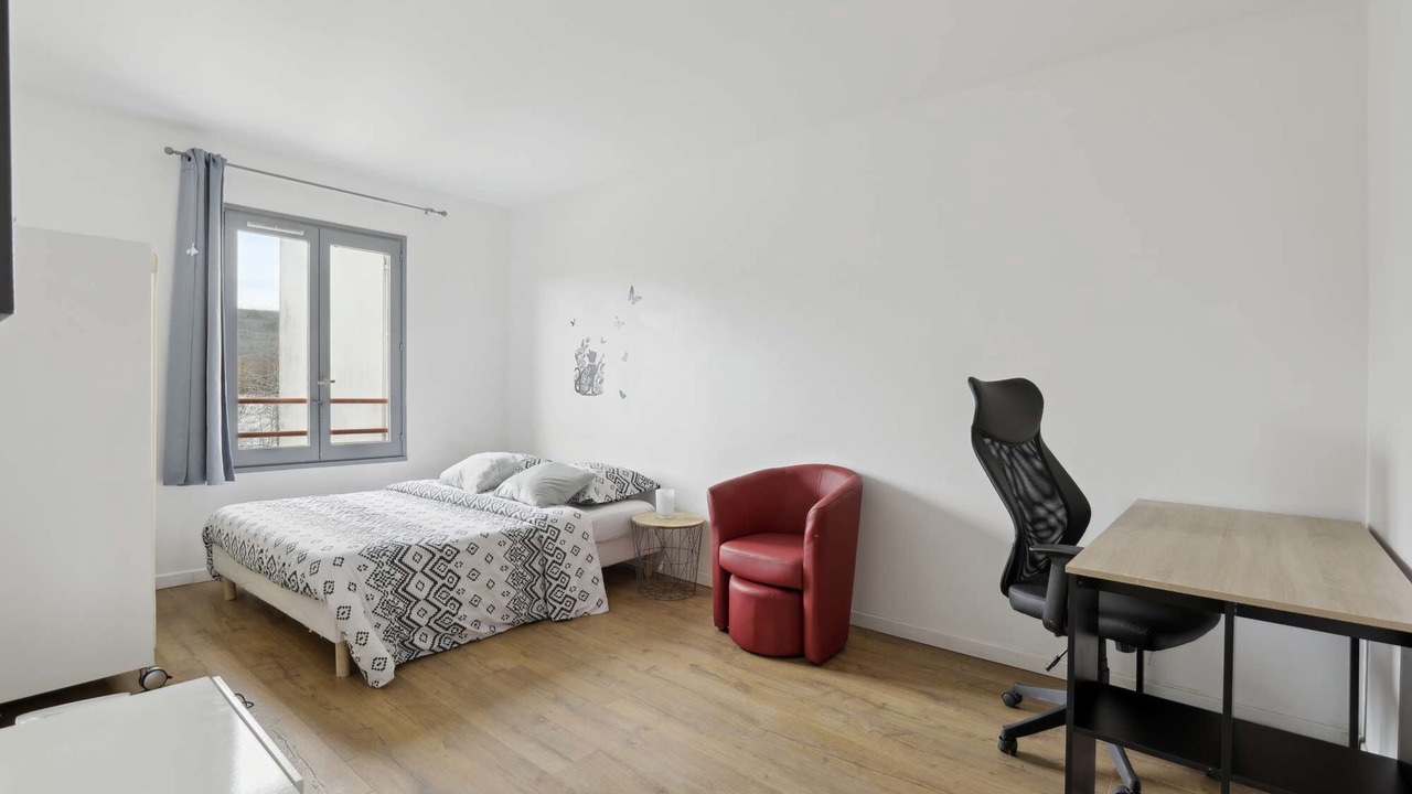 Photo of Bedroom in Mantes-la-Jolie