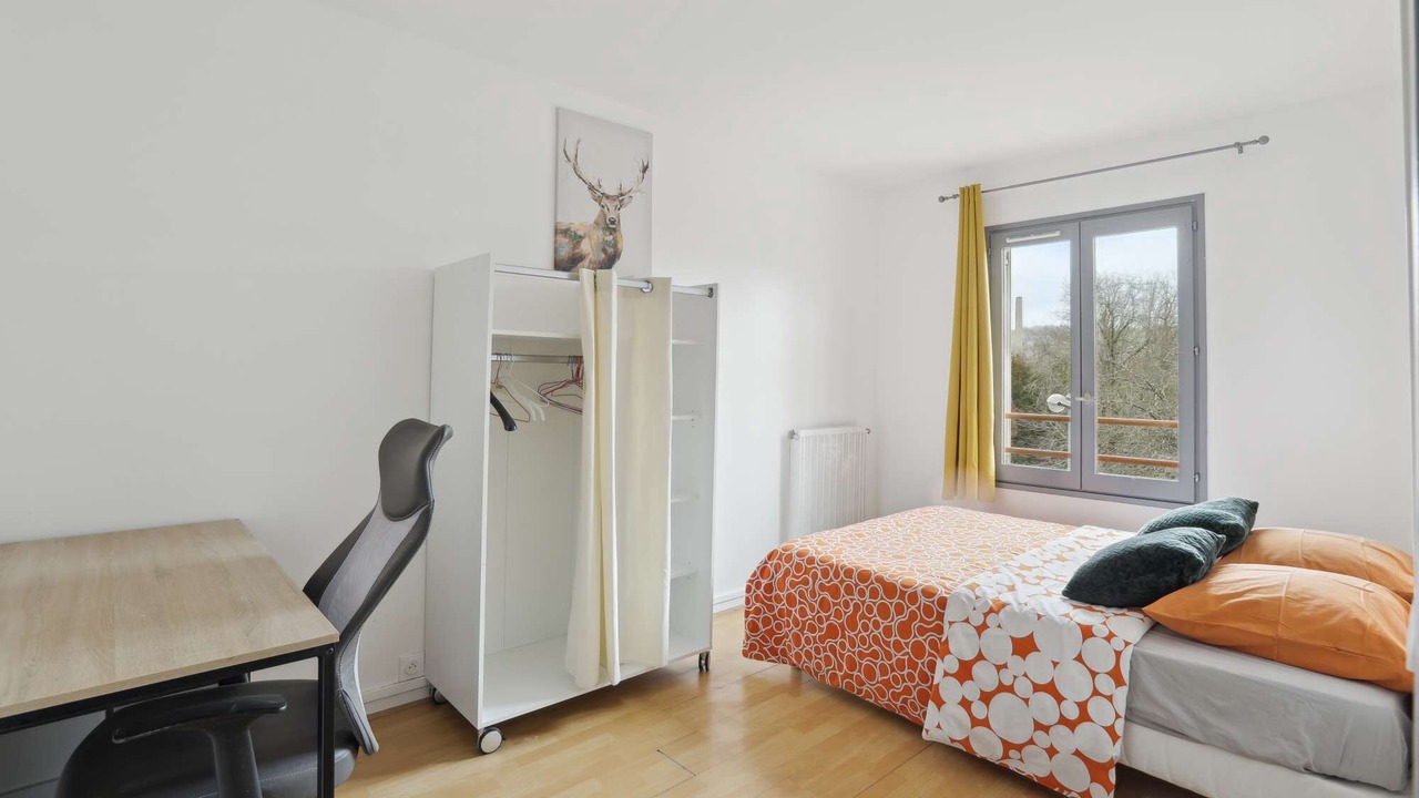 Photo of Bedroom in Mantes-la-Jolie