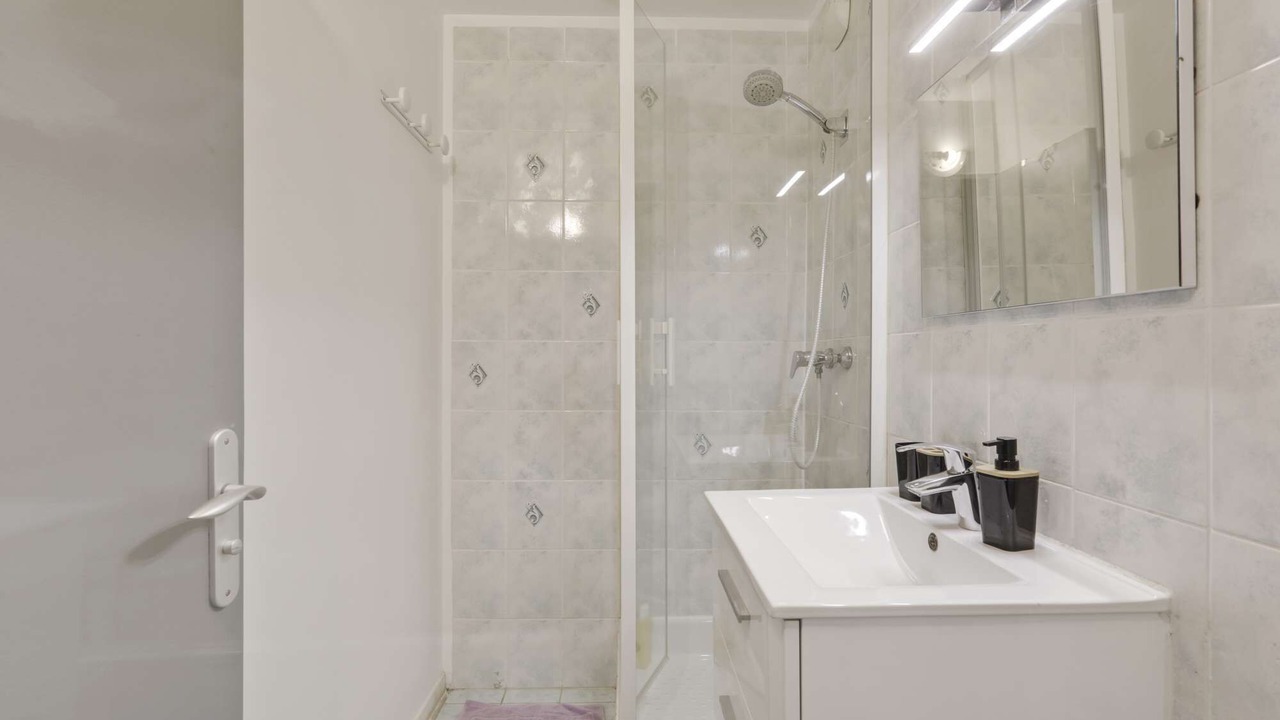 Photo of Bathroom in Mantes-la-Jolie