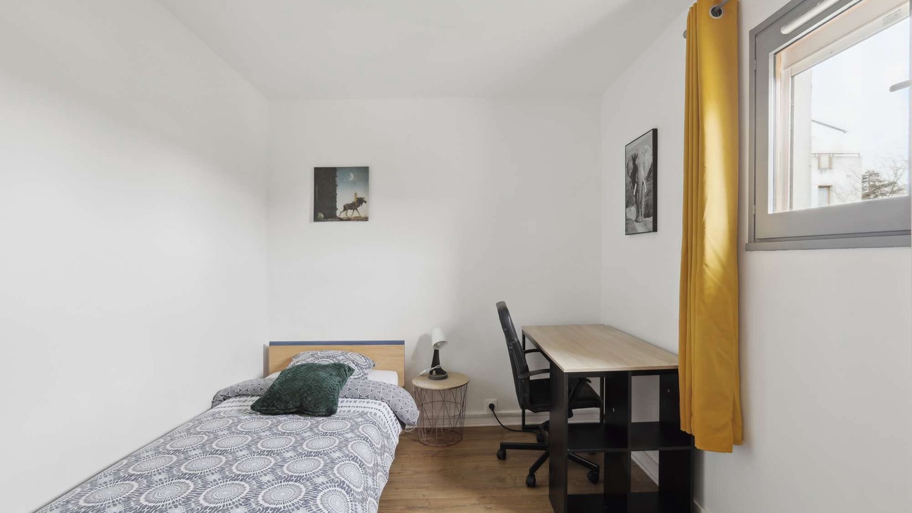 Photo of Bedroom in Mantes-la-Jolie