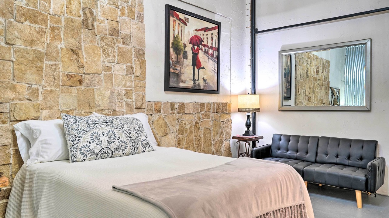Photo of Bedroom in Western Division