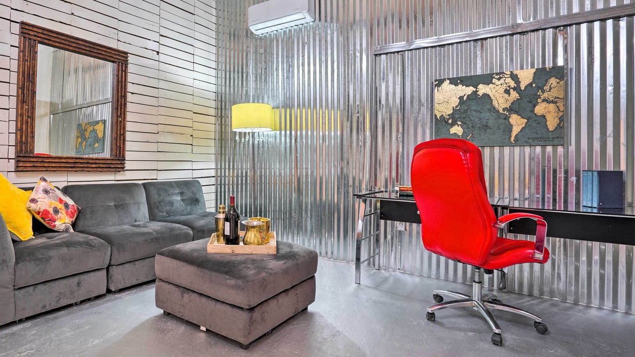 Photo of Livingroom in Western Division