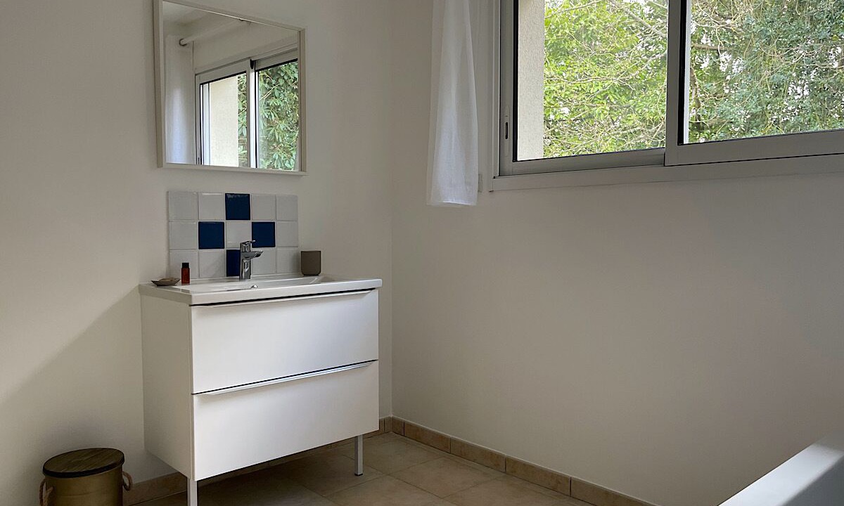 Photo of Bathroom in Isneauville