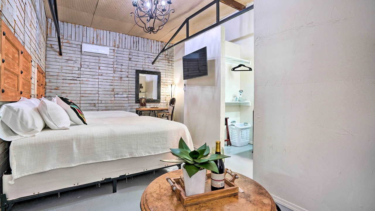 Photo of Bedroom in Western Division