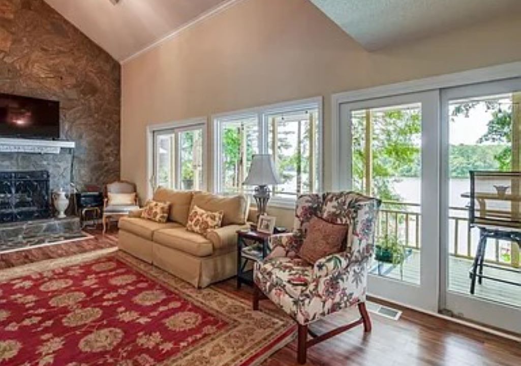 Photo of Livingroom in Eatonton