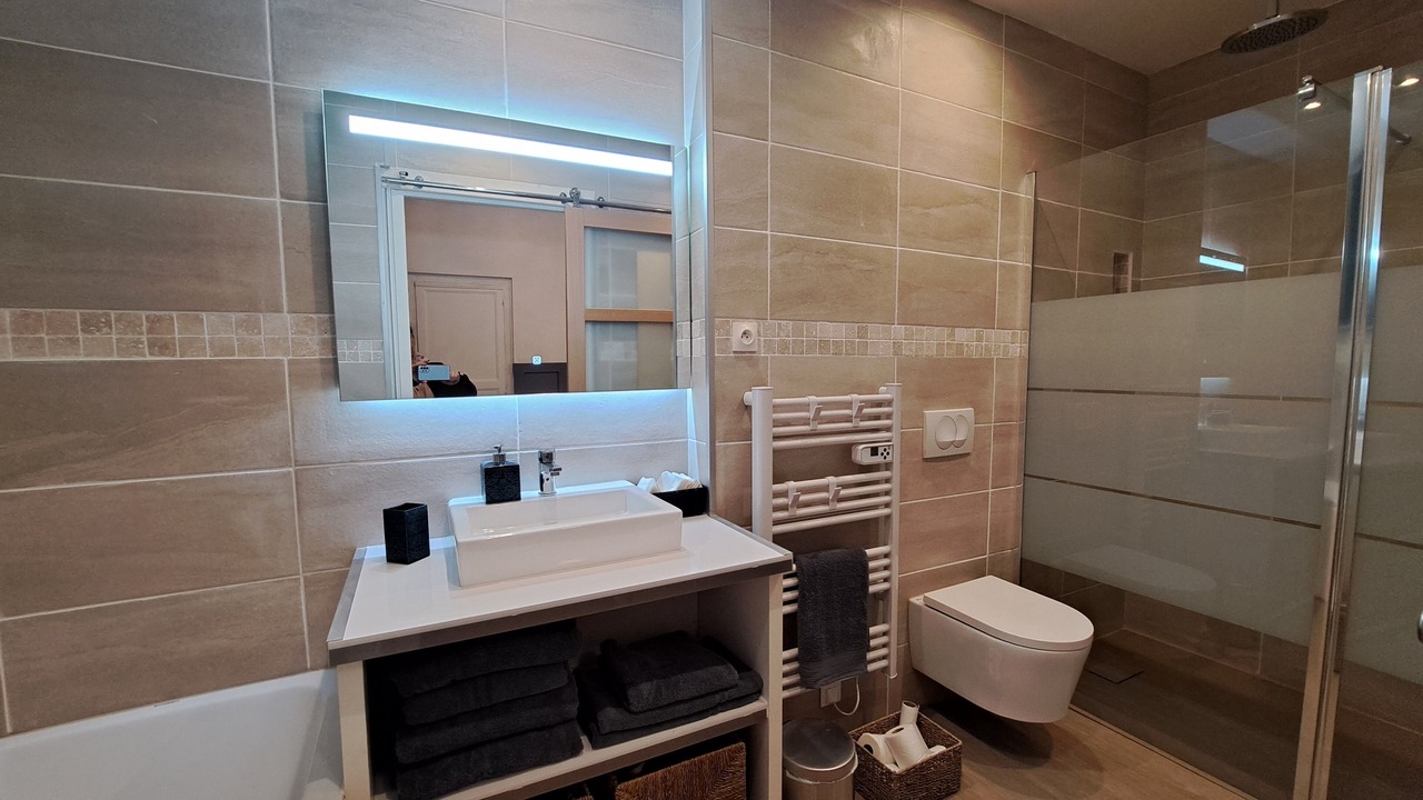 Photo of Bathroom in Saint-Jean-d'Angely