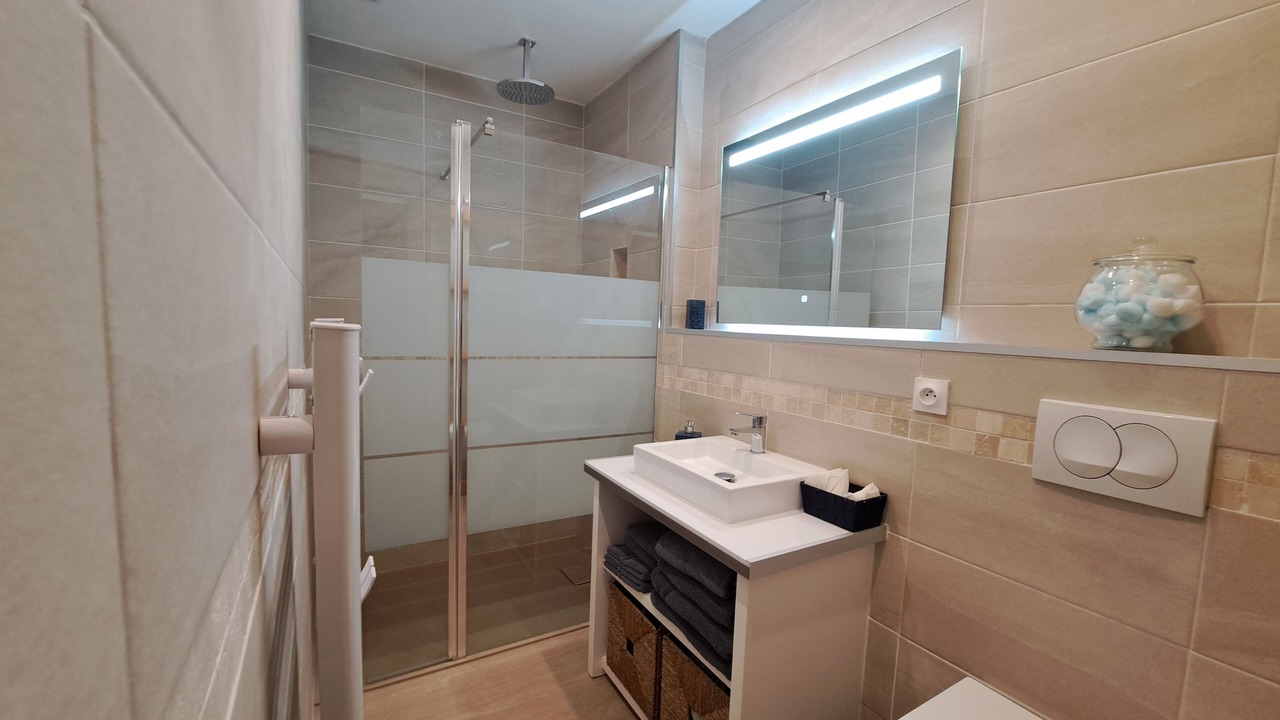 Photo of Bathroom in Saint-Jean-d'Angely