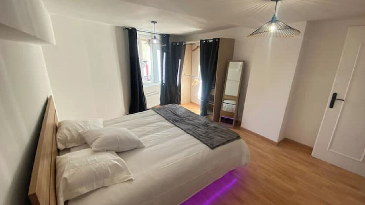 Photo of Bedroom in Bourgoin-Jallieu