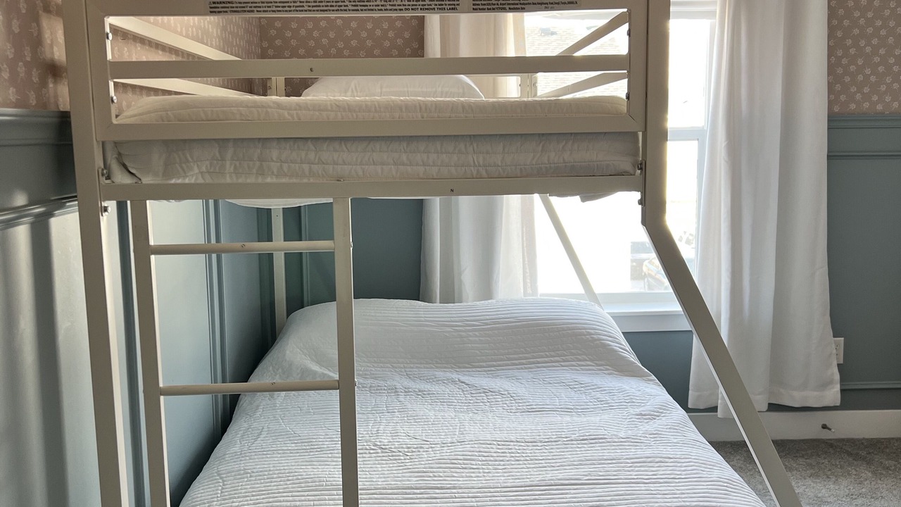 Photo of Bedroom in Springville