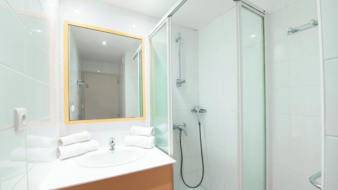 Photo of Bathroom in Le Grau-Du-Roi