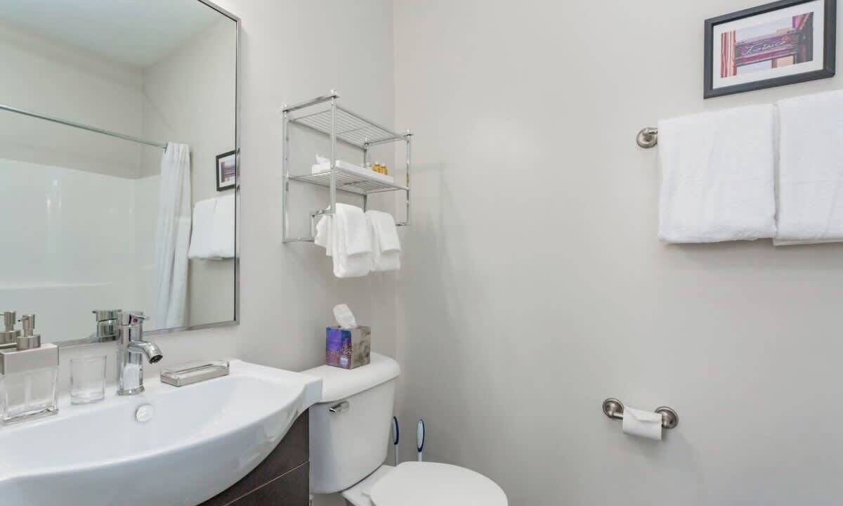 Photo of Bathroom in Music Row