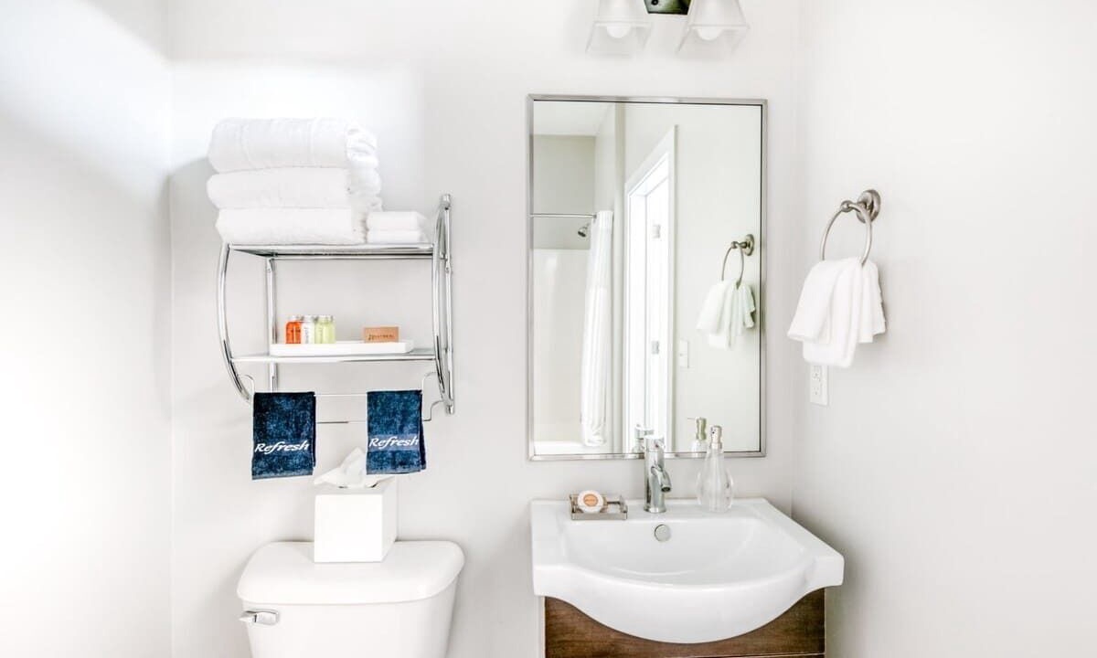 Photo of Bathroom in Music Row