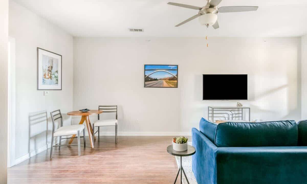 Photo of Livingroom in Music Row