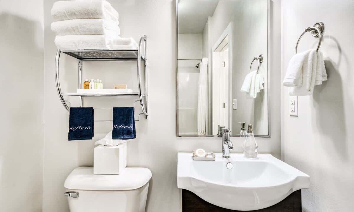 Photo of Bathroom in Music Row