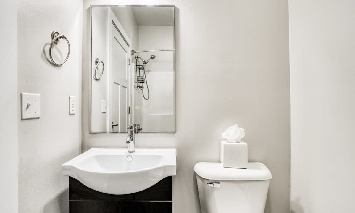 Photo of Bathroom in Music Row
