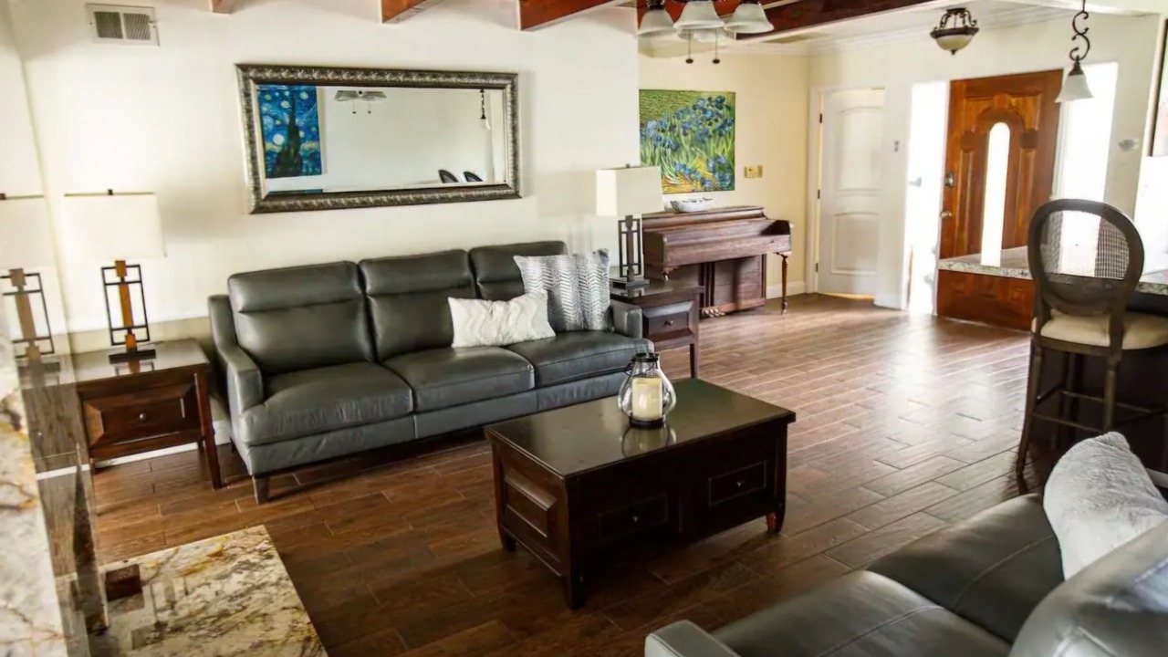 Photo of Livingroom in South Wrigley