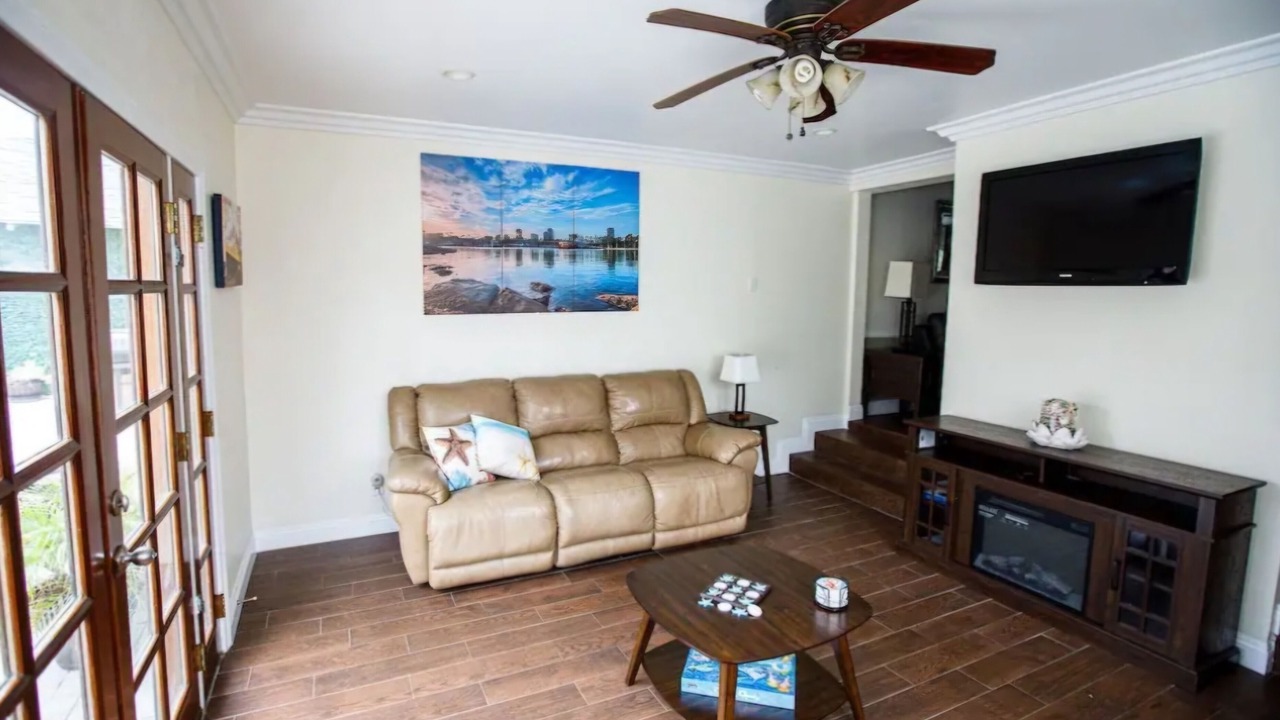 Photo of Livingroom in South Wrigley